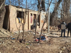 Шокирующие кадры: до 15 детей живут в развалинах Центрального стадиона