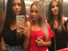 Симпатичных подружек в мини-юбках показала Мисс Молдова-2017 на своем юбилее в ресторане