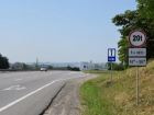 Кишиневские водители жалуются на плохо видимые из-за деревьев дорожные знаки