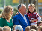 Красивые и полезные подарки вручил президент Молдовы будущим первоклассникам