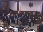 Депутаты ACUM устроили в парламенте цирковое представление