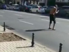 В Кишиневе мужчина выпил и устроил танцы прямо посреди улицы