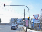 В Кишиневе «проклятый перекрёсток» Ливиу Деляну украсили светофором к дню рождения поэта