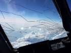 У самолета Air Moldova во время полета в Италию образовались трещины в лобовом стекле