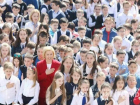 Башкан Гагаузии спела гимн вместе с полутора тысячами школьников