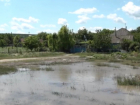 Ребенка едва не смыло водой после ливня в селе Пухой 