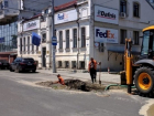 Новый асфальт на улице Василе Александри уничтожили из-за трубы