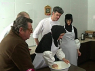 Мастер-класс по приготовлению плацинд провели монахини в Калараше для поваров из Франции