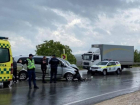 Под Пересечино Mercedes врезался в фуру, есть жертвы