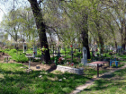 Число заброшенных могил на столичных кладбищах растет с каждым годом
