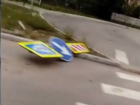 Уничтоженные знаки на дорогах Чореску попали на видео
