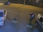 Двое пьяных подростков уничтожили цветочную клумбу на улице Буребиста
