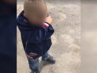 Случайный прохожий снял на видео, как мать избивает своего ребёнка