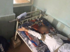 В Бельцах врачи приковали мальчика к кровати с помощью деревянных чурбаков