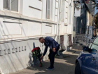 Ион Чебан возложил цветы у дома, в котором проживал Карл Шмидт