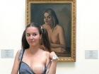 Студентка обнажила грудь у знаменитой картины в Эрмитаже ради лайков
