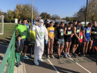 Молдавский врач пробежал пять километров в медицинской маске и защитном костюме