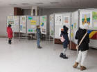 Санду показала рисунки детей, в которых они обрисовали будущее Молдовы