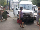 Маршрутка врезалась в автомобиль в центре Кишинева, пострадали люди