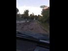 В Оргеевском районе сняли на видео полностью разгромленную ливнем асфальтовую дорогу