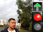 Новую зеленую стрелку на столичных светофорах пояснили на видео активисты