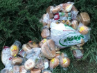 Выброшенные возле супермаркета на Чеканах просроченные продукты возмутили горожан
