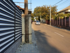 Постоянна аварийная ситуация в Дурлештах: столб на тротуаре