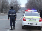 В Кишинёве удиравший от погони мотоциклист врезался в полицейскую машину