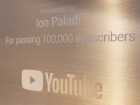 Еще один молдаванин неожиданно получил Серебряную кнопку от Youtube