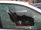 Вандалы продолжают разбивать стекла авто: на этот раз пострадал дорогущий Порш