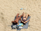 Обнаженные красотки с семечками на пляже Одессы рассмешили подглядывающего мужчину