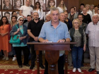 Мы устали от прессинга: Коллектив «чеховки» возмущен решением властей обезглавить театр 