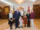 Президент РМ пригласил в свою резиденцию внуков супругов-долгожителей