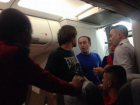 Скандал на рейсе AirMoldova Лондон - Кишинев: пьяный пассажир учинил дебош в салоне, закуривая сигареты и ругаясь с экипажем