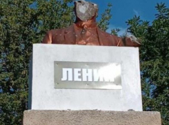 В Единцах разбили голову бюсту Ленина
