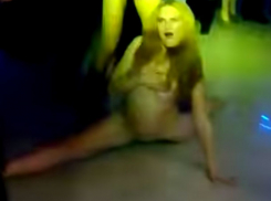 Обнаженные луганские студентки показали пикантные шпагаты на видео