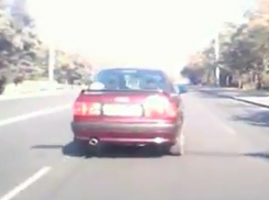 Беременную женщину с ребенком заставил понервничать неожиданный маневр столичного водителя