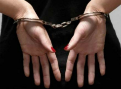 Кровавый праздник в Кишиневе: женщина ударила ножом мужа, который пришел утром пьяный