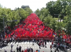 Грандиозное шествие по центру Кишинева сняли на видео с высоты птичьего полета