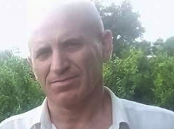 Коренастый мужчина с крупными чертами лица пропал в Яловенах 