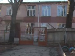 Подробности инцидента в столичном лицее: дети отравились просроченным обувным клеем