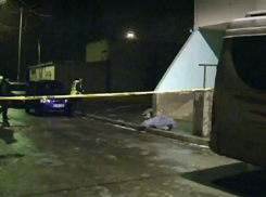 Мужчина, сбивавший сосульки, на глазах жены и ребенка выпал с балкона пятого этажа в Кишиневе