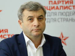 Мнение: оппозиция в парламенте только «чекинится» и делает селфи