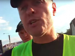 «Сиди в машине, пан»: наглые украинцы из «Дорожного контроля» сняли на видео конфликт с поляками