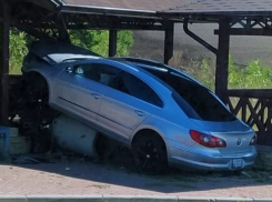 «Захотел плацинд» - 32-летний водитель Volkswagen ненароком разгромил придорожное кафе