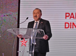 Съезд Партии социалистов посетил легенда футбола Валерий Газзаев