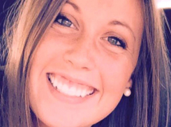 Групповым сексом с подростками занималась сексуальная улыбчивая учительница