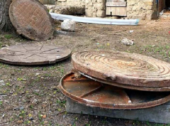 В Сороках арестованы молодые мужчины, наладившие «бизнес» по краже канализационных люков