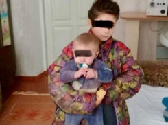 Сбежавшая мать бросила четверых детей, включая младенца, умирать от голода в Ниспоренском районе