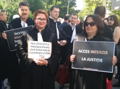 Массовую акцию протеста против арестов устроили адвокаты в Кишиневе 